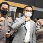 Di Komisi III Calon Kapolri Paparkan Komitmennya Ketua Komisi III DPR RI, Herman Herry (tengah) bersama Calon Kapolri Komjen Listyo Sigit Prabowo (kiri) dan Kapolri Jendral Pol Idham Azis (kanan) | Foto: Istimewa
