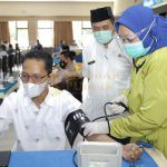 Vaksinasi Covid-19 Dosis Kedua Resmi Dibuka Wali Kota Batam Secara simbolis, vaksin diberikan kepada pejabat di lingkungan Pemerintah Kota (Pemko) Batam, tokoh masyarakat, tokoh agama, dan pengusaha di Kantor Wali Kota Batam, Jumat (29/1/2021).