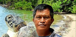 Pos TNI AL Lampia Berhasil Lepaskan Penyu Hijau yang Terperangkap Jaring Nelayan Pos TNI AL (Posal) Lampia Luwu Timur (Lutim) bersama masyarakat berhasil melepas penyu hijau yang terperangkap pada jaring nelayan di Tanjung Waru-waru Lutim, Minggu (31/01/2021).