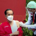 Presiden Jokowi Terima Vaksin Kedua Gunakan Kaos Singlet, Ini Penjelasan Istana
