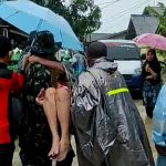 Danramil 02/0315 Bintan Bopong Warga Terdampak Banjir