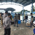 Polres Lingga Kawal Ketat Vaksin Covid-19 dari Gudang Farmasi Dabo Menuju Puskesmas Lingga