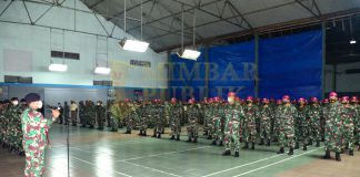 Danlantamal VI Sampaikan Apresiasi Kasal Atas Gerak Cepat Lantamal VI Dalam Satgas Bencana TNI AL Sulbar Apel khusus yang dilaksanakan di Gor Candrasa Mako Lantamal VI dan dipimpin langsung oleh Komandan Lantamal VI (Danlantamal VI) Laksamana Pertama TNI Dr. Benny Sukandari, S.E., M.M., CHRMP.