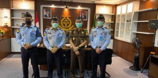 Jalin Silaturahmi, Kalapas Barelang Batam Sambangi Pengadilan Negeri dan Kejaksaan Negeri Batam Kepala Lembaga Pemasyarakatan (Lapas) Kelas IIA Batam, Dannie Firmansyah mengunjungi Pengadilan Negeri Batam serta Kejaksaan Negeri Batam, Selasa (02/02/2021).