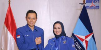 DPC PD Kota Surabaya Tetap Patuhi Instruksi AHY Ketua DPC Partai Demokrat Kota Surabaya, Lucy kurniasari bersama Ketum DPP Partai Demokrat, AHY | Foto : Istimewa