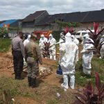 Pasien Berinisial SH Terkonfirmasi Positif Covid-19 Telah Meninggal Dunia Pemakaman SH Pasien Covid-19 dengan Pelaksanaan Protokol Kesehatan