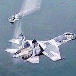 Dua Pesawat Tempur Terbang Rendah di Atas Kapal Perang TNI AL KRI Badau-841 di ALKI II Dua Pesawat Tempur Terbang Rendah di Atas Kapal Perang TNI AL KRI Badau-841 di ALKI II