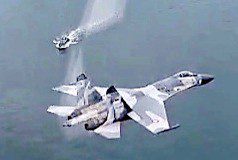 Dua Pesawat Tempur Terbang Rendah di Atas Kapal Perang TNI AL KRI Badau-841 di ALKI II Dua Pesawat Tempur Terbang Rendah di Atas Kapal Perang TNI AL KRI Badau-841 di ALKI II