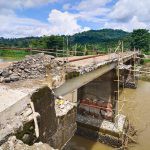 Diduga Tidak Transparan Pembangunan Jembatan Pucak Menuai Protes Jembatan pucak yang menghubungi 6 desa di Kecamatan Tompobulu, Kabupaten Maros, Sulawesi Selatan