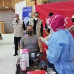 10 Orang Pertama Disuntik Vaksin Covid-19 di Tanjab Barat 10 Orang Pertama Disuntik Vaksin Covid-19 di Tanjab Barat