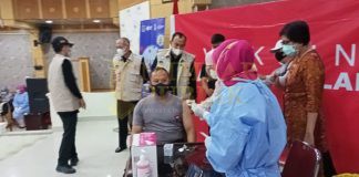 10 Orang Pertama Disuntik Vaksin Covid-19 di Tanjab Barat 10 Orang Pertama Disuntik Vaksin Covid-19 di Tanjab Barat