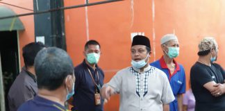 Wakil Gubernur Sulsel Kunjungi Korban Kebakaran di Kelurahan Bunga Ejayaa Makassar Wakil Gubernur Sulawesi Selatan, Andi Sudirman Sulaiman