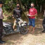 Polsek KKB Lakukan Patroli di Kawasan Bandara Hang Nadim Personel Polsek KKB saat memeriksa kendaraan di Kawasan Bandara Hang Nadim Batam, Selasa (9/2/2021)