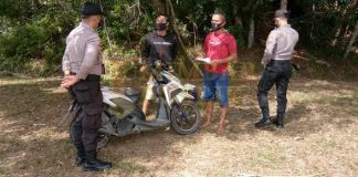 Polsek KKB Lakukan Patroli di Kawasan Bandara Hang Nadim Personel Polsek KKB saat memeriksa kendaraan di Kawasan Bandara Hang Nadim Batam, Selasa (9/2/2021)