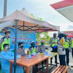 Satlantas Polres Maros Lakukan Giat Polantas Peduli dan Berbagi di Rest Area SPBU Ballu-Ballu Giat Peduli dan Berbagi Satlantas Polres Maros
