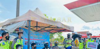 Satlantas Polres Maros Lakukan Giat Polantas Peduli dan Berbagi di Rest Area SPBU Ballu-Ballu Giat Peduli dan Berbagi Satlantas Polres Maros