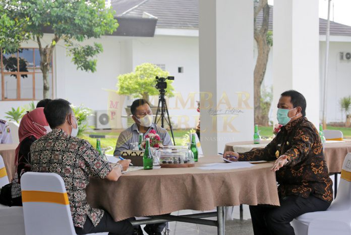 Gubernur Arinal Pimpin Rapat Pengembangan Smart Village dan BUMDes, Segera Lakukan Inovasi Kemudahan Pembayaran Pajak di Pedesaan Gubernur Arinal Pimpin Rapat Pengembangan Smart Village dan BUMDes, Segera Lakukan Inovasi Kemudahan Pembayaran Pajak di Pedesaan