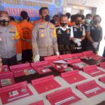 Operasi Antik Satnarkoba Polres Tanah Karo Amankan 24 Tersangka Kapolres Karo AKBP. Yustinus Setyo didampingi Kasat Narkoba Polres AKP. David Hendri Tobing Dan jajarannya menggelar Konferensi pers Mako Polres Karo