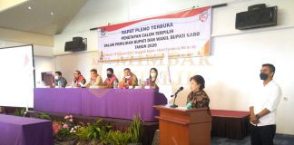 Bupati Karo Terkelin Brahmana SH Ucapkan Selamat Kepada Cory-Theo Sebagai Pemenang Pilkada Kabupaten Karo Cory S Sebayang Saat Memberikan Sambutan Pada Penetapan Pemenang Pilkada Kabupaten Karo.