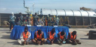 Terciduk Mencuri Kabel di Kapal Tongkang, 5 Pelaku Ini Ditangkap KRI Siwar-646 5 pelaku pencurian di kapal tongkang