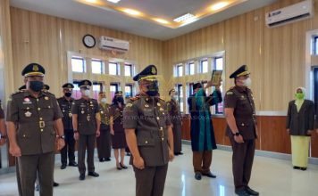 Dua Kepala Cabang Kejaksaan Negeri di Karimun Berganti Prosesi serah terima jabatan Kepala Cabang Kejaksaan Negeri (Kacabjari) wilayah Tanjung Batu dan Moro, Kabupaten Karimun, Senin (22/2/2021)