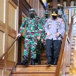 Kunker ke Papua, Panglima TNI dan Kapolri Lakukan Pertemuan dengan Satgas Nemangkawi