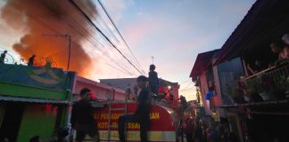 Terjadi Kebakaran di Kecamatan Bontoala Makassar, Beberapa Armada Diturunkan Damkar