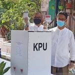 Aunur Rafiq dan Anwar Abubakar, Bupati dan Wakil Bupati Karimun Menang di MK Pasangan Calon Bupati dan Wakil Bupati Karimun, Iskandarsyah-Anwar Abubakar saat menggunakan hak suara 9 Desember 2020 (Nikolas Panama) | Foto: Antara
