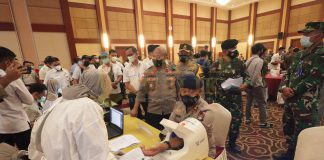 Putuskan Mata Rantai Penyebaran Covid-19, Vaksinasi Tahap II Kembali Dilaksanakan Kegiatan vaksinasi covid-19 tahap II di Aula Kantor Gubernur Provinsi Kepri