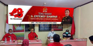 Effendi Sianipar Bertemu Kader PDI Perjuangan di Dumai, Bincang Potensi Pertanian Anggota DPR RI Effendi Sianipar saat memberikan pengarahan kepada kader di Kota Dumai