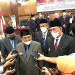 Anwar Sadat Menyatakan Siap untuk Dikritik Bupati Tanjabbar, Anwar Sadat didampingi Wabup Hairan di gedung DPRD Tanjabbar beberapa waktu lalu