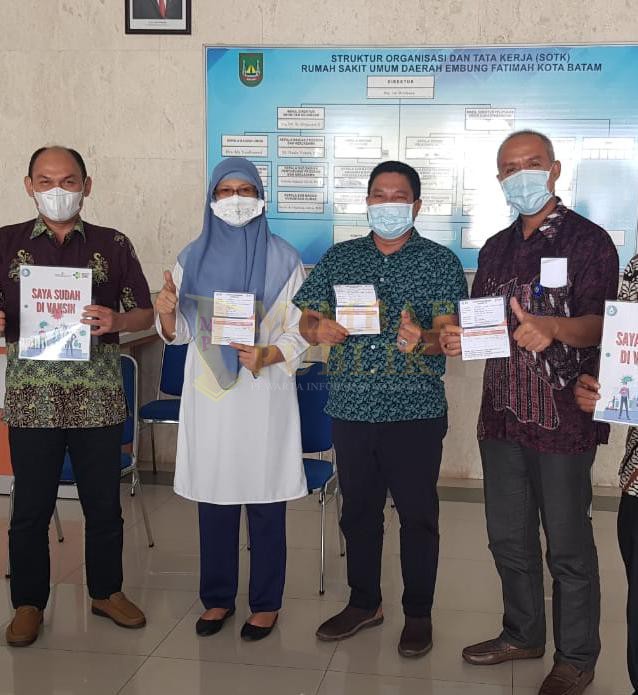 Pejabat eselon II di lingkungan Pemerintah Kota (Pemko) Batam divaksin di RSUD Embung Fatimah, Kamis (4/3/2021) Pejabat eselon II di lingkungan Pemerintah Kota (Pemko) Batam divaksin di RSUD Embung Fatimah, Kamis (4/3/2021)