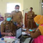 Vaksinasi Covid-19 Dilakukan Menjabat Bupati Baru oleh Dawam Rahardjo Kang Dawam Vaksinasi di Rumah Sakit Umum Daerah Sukadana