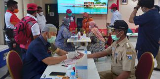 Donor Darah dan Edukasi Kesehatan Mata di Kepulauan Seribu Warga dan unsur Tripilar Kepulauan Seribu yang ikut menyumbangkan darah dan mengikuti kegiatan edukasi Kesehatan mata, pemeriksaan dan pembagian kacamata gratis.