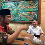 Ketua KNPI Fuad Santoso Minta Masukan Tokoh Masyarakat Riau Rusli Ahmad Ketua DPD KNPI Riau bertemu dengan Tokoh Masyarakat Riau Rusli Ahmad, Rabu (10/3/2021) malam, di Agrowisata Kopi Aren.