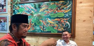 Ketua KNPI Fuad Santoso Minta Masukan Tokoh Masyarakat Riau Rusli Ahmad Ketua DPD KNPI Riau bertemu dengan Tokoh Masyarakat Riau Rusli Ahmad, Rabu (10/3/2021) malam, di Agrowisata Kopi Aren.