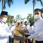 Bupati Tanjab Barat Serahkan 146 SK PNS Formasi Tahun 2018 Bupati Tanjab Barat Serahkan 146 SK PNS Formasi Tahun 2018