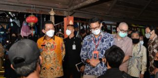 Bersama Gubernur Kepri, Menparekraf Saksikan Vaksinasi Pelaku Pariwisata Batam & Lagoi Bersama Gubernur Kepri, Menparekraf Saksikan Vaksinasi Pelaku Pariwisata Batam & Lagoi