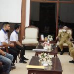 Bupati Surya Dukung Program Pengurus Futsal Kabupaten Asahan Bupati Asahan H Surya BSc saat menerima kunjungan dan audiensi pengurus Asosiasi Futsal Kabupaten Asahan di Ruang Kerjanya Senin 22 Maret 2021.