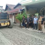 Bupati Tanjab Barat KH. Drs. Anwar Sadat, M.Ag Bersama Dinas Terkait Tinjau Jalan Yang Rusak