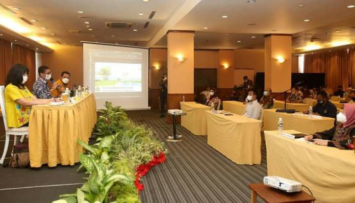 Gubernur Kepri, Ansar Ahmad dan Wali Kota Batam, HM Rudi bertemu Menteri Pariwisata dan Ekonomi Kreatif, Sandiaga Uno di View Resort Batam | Foto : Istimewa