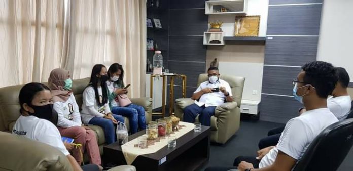 Kadis Budpar Batam, Ardiwinata menerima kunjungan Jennefer dan pendukung di Kantor Disbudpar Batam
| Foto : Istimewa