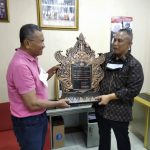 Penghargaan Karya Sastra Ayat Bhuwana untuk Dahlan Iskan