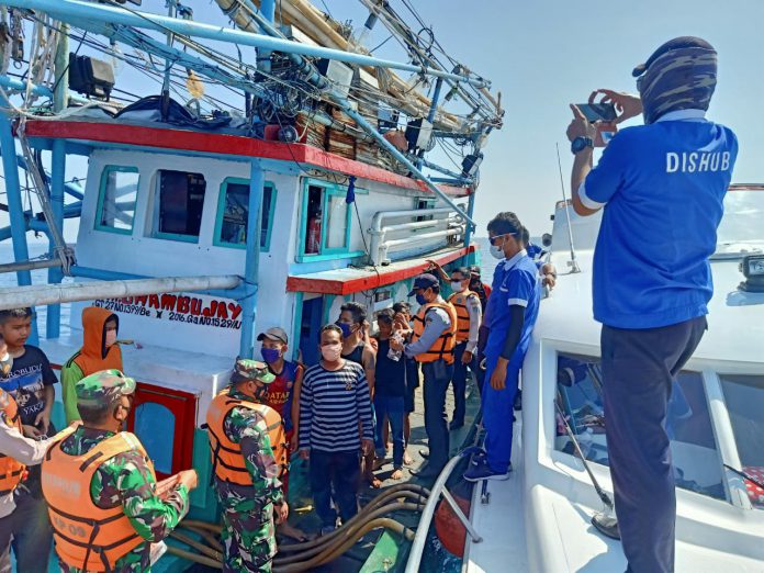 Koramil 04/KS Bersama Tri Pilar Gelar Operasi Yustisi PPKM di perairan Kepulauan Seribu, Rabu (17/03/20)