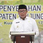 Wakil Bupati Kabupaten Tanjab Barat Memberikan Sambutan Launching Penyerahan SPPT PBB-P2