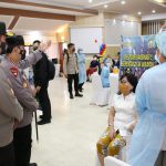 Vaksinasi akan Tetap Dilakukan Selama Bulan Puasa Vaksinasi Massal di Manado, Kapolri Tinjau Langsung Pelaksanaan