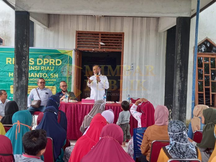 Sekretaris Komisi II DPRD Riau kali ini melakukan sosialisasi PSR di Kampung Banjar Seminai dan Kampung Sawit Permai, Kecamatan Dayun, Kabupaten Siak.