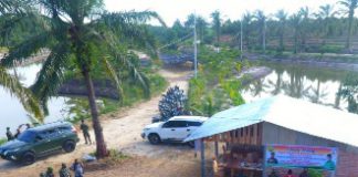 Menyatukan Aksi Nyata Menjaga Ketahanan Pangan, Danrem 031 Wirabima dan SantaNU Bersatu di Rumbai Ketua DPP Santri Tani Nahdlatul Ulama (SantaNu), Rusli Ahmad bersama Komandan Korem (Danrem) 031/Wira Bima, Brigjen TNI M Syech Ismed SE MHan bersama jajaran melaksanakan giat penanaman jagung, di Kelurahan Agrowisata, Kecamatan Rumbai.