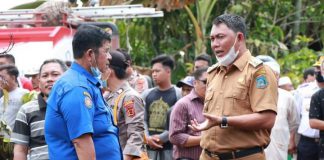 Wakil Bupati Kabupaten Tanjab Barat Kunjungi Warga Yang Mengalami Musibah Kebakaran Di Desa Kuala Indah/Kecamatan Kuala Betara Wakil Bupati Kabupaten Tanjab Barat Kunjungi Warga Yang Mengalami Musibah Kebakaran Di Desa Kuala Indah/Kecamatan Kuala Betara