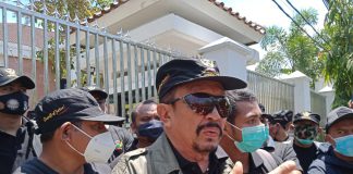 Ratusan Orang Gelar Aksi di Depan Pengadilan Tinggi Jabar Ketua Koordinator AMPEK Naldy Nazar Haroen SH